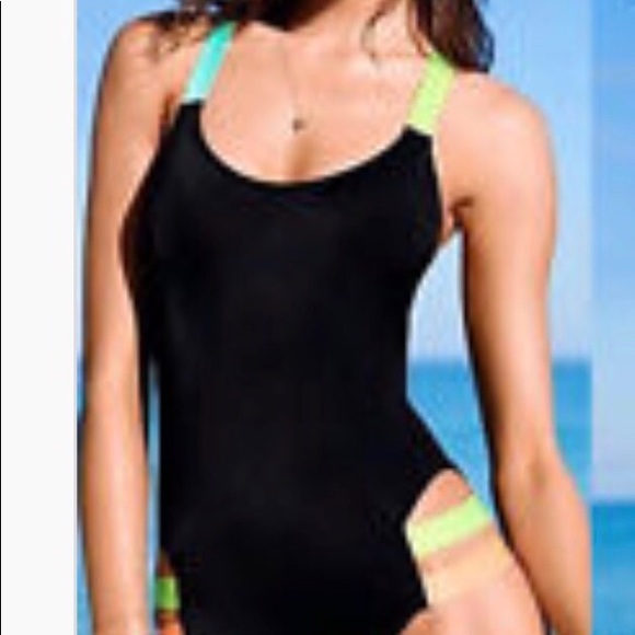Scoop-neck swimsuit-no brand name - Picture 2 of 5